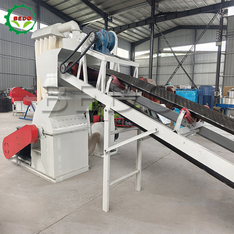 Industrial-grade Pallet chipper with Feeding roller motor 3kw and Fan Power 11kw