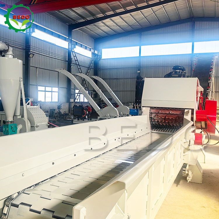As Customer's Request Wood Chipper Machine with 2pcs Blades and Hydraulic Motor Feed Conveyor Power