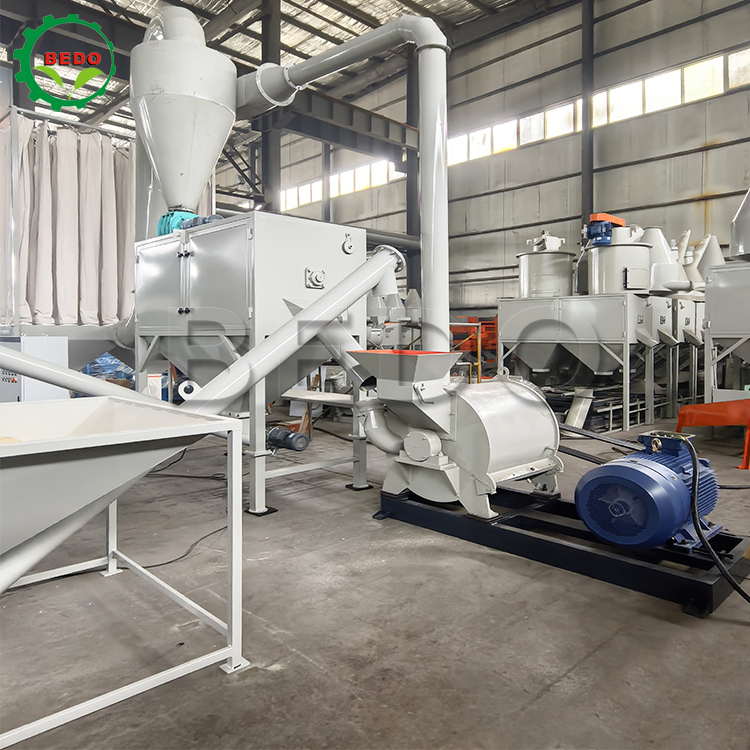 Wood Powder Machine 380V Voltage Normal Temperature and Customized Mesh for Customer's Requirement