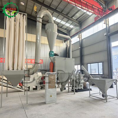 50Hz Frequency 380V Wood Powder Machine for Crushing Sawdust into 50-200mesh Fine Powder